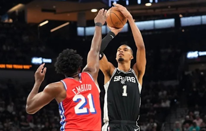 AG体育官方网站-马刺60胜：文班vs恩比德的今昔